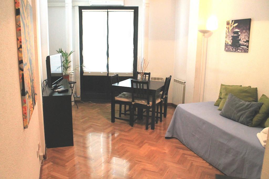 Gran Via Sol Apartamentos Madrid Habitación foto